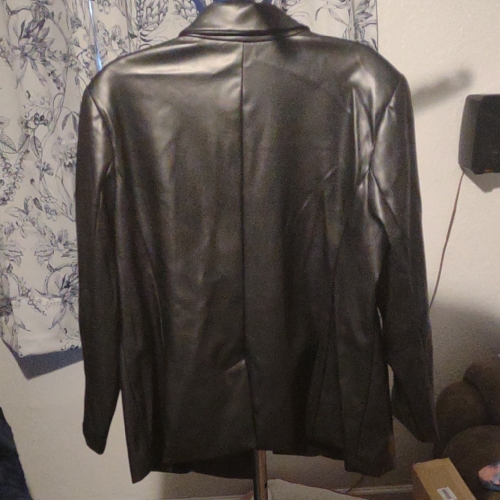 NWOT Women's Black Faux Leather Blazer - Picture 4 of 4